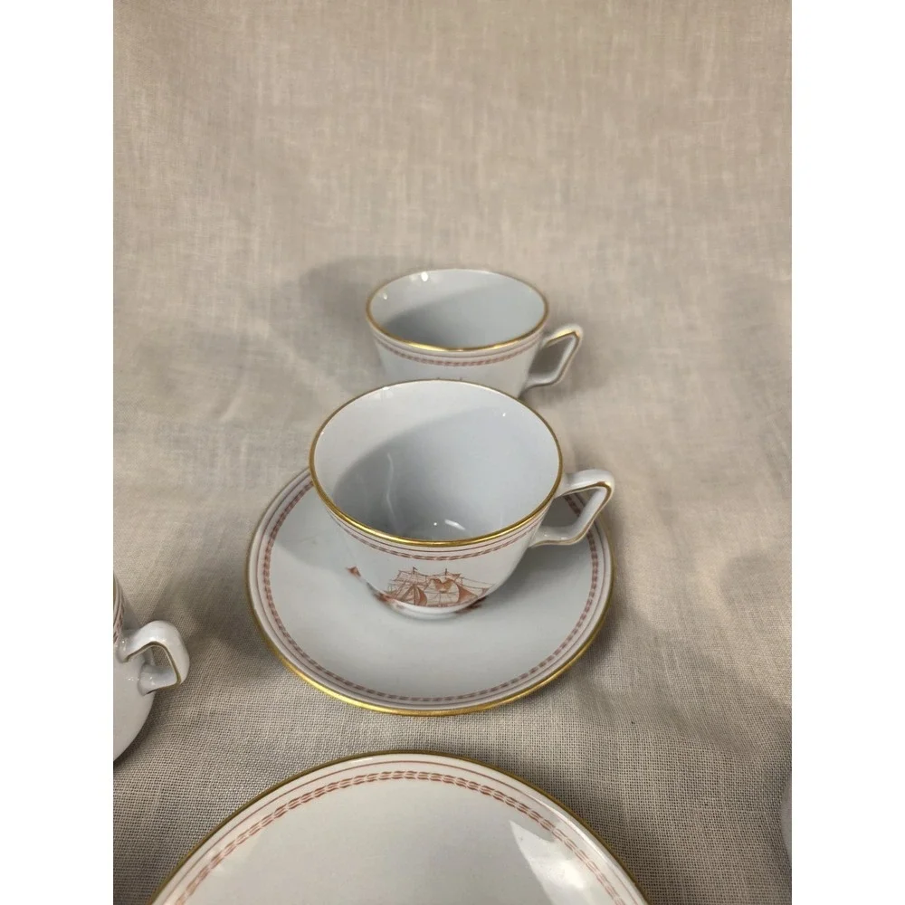 Spode Trade Winds Red Demitasse Cup And Saucer Set. Very Rare Gold‎ Trim